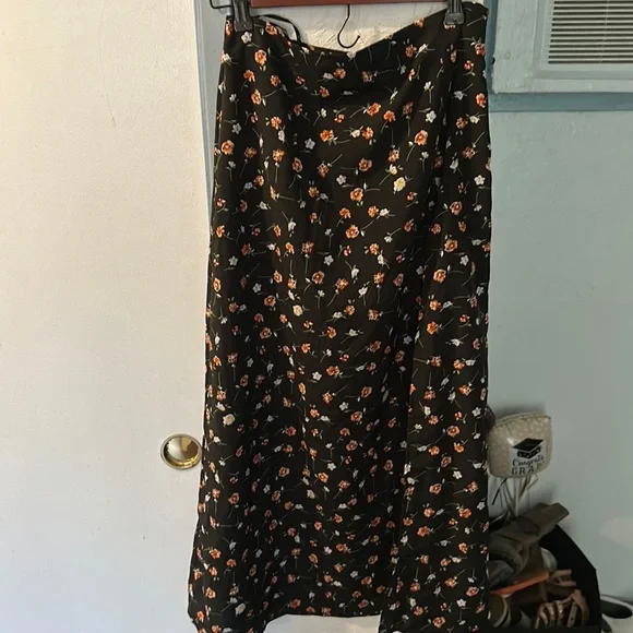 Slit Maxi Skirt - Picture 1 of 4